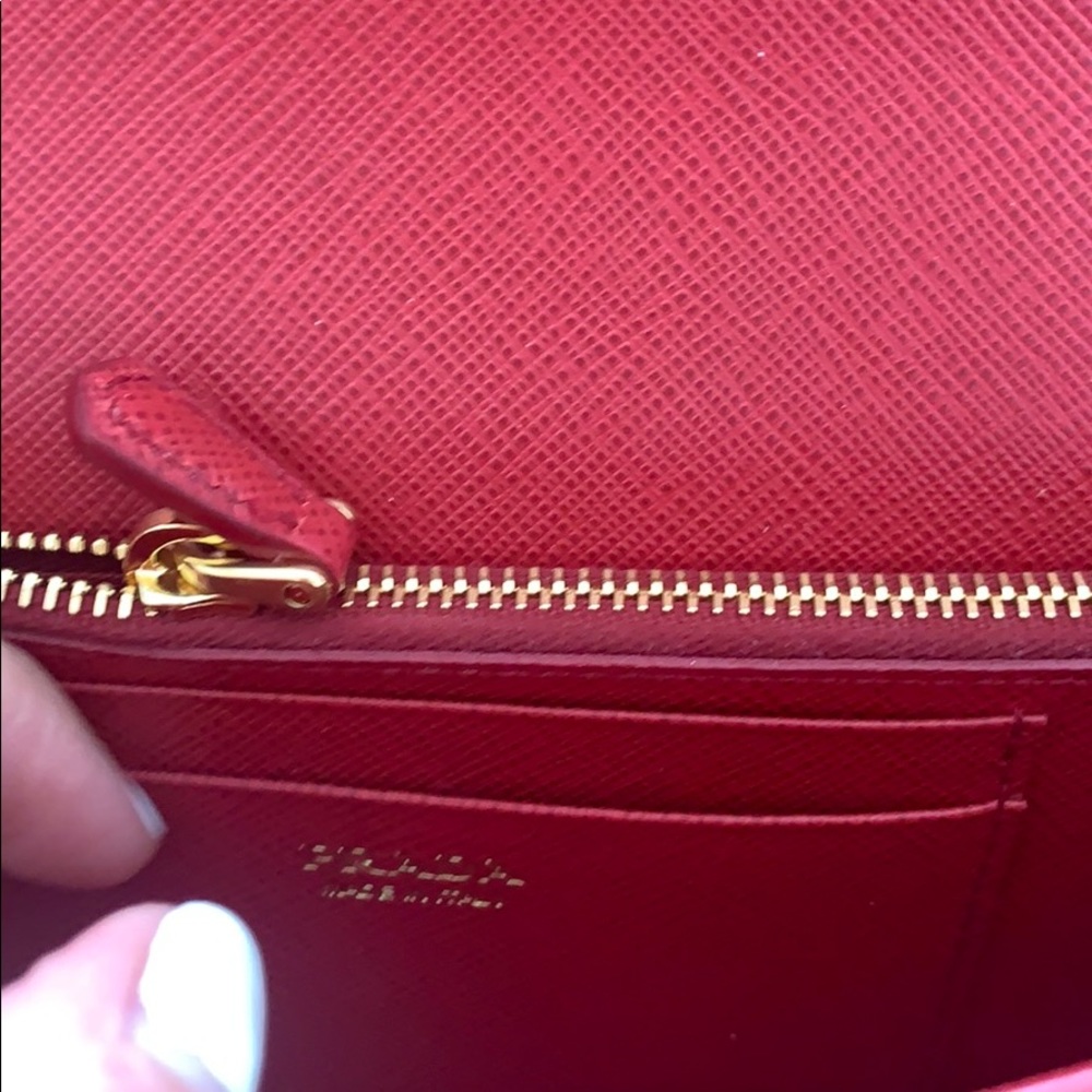 Red Prada bag! - Picture 5 of 12